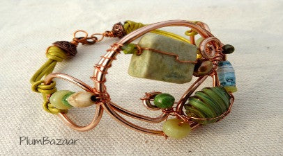 Graceful wire and leather bracelet